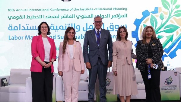 قومي المرأة يشارك في جلسة حوارية حول فرص وتحديات مشاركة السيدات في سوق العمل