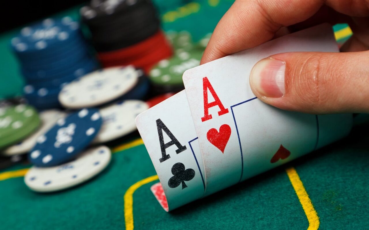 ما الحكمة من تحريم القمار؟.. الإفتاء: يشتمل على أكلِ أموال الناس بالباطل