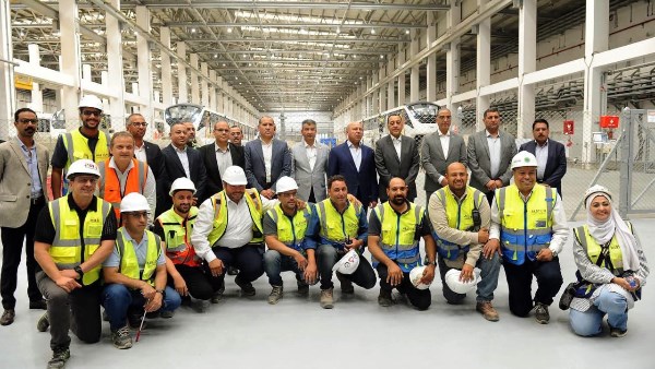 مدبولي: مشروعات النقل الجماعي الأخضر ركيزة أساسية لبناء منظومة نقل عصرية ومستدامة