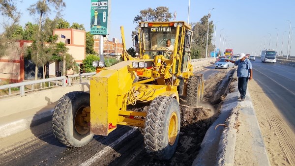 الطرق والكباري: الانتهاء من إزالة الأسفلت المتضرر بطريق خدمة كوبري إيتاي البارود