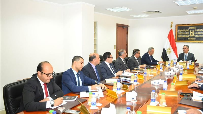 وزير التموين يوافق على انضمام سلسلة محلات جديدة لمبادرة خفض الأسعار
