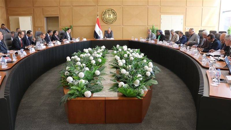 وزير الكهرباء يتابع إجراءات تأمين الشبكة القومية وضمان استدامة التغذية