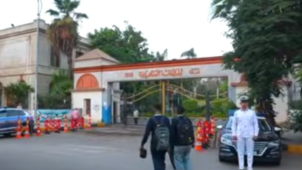 انتشار أمني ومروري بمحيط المدارس مع انطلاق العام الدراسي.. فيديو