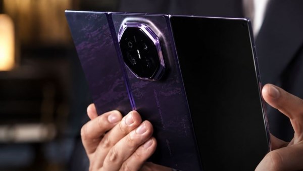 هواوي تتحدي سامسونج.. Mate XT 2 خليفة أول هاتف ثلاثي الطي في العالم