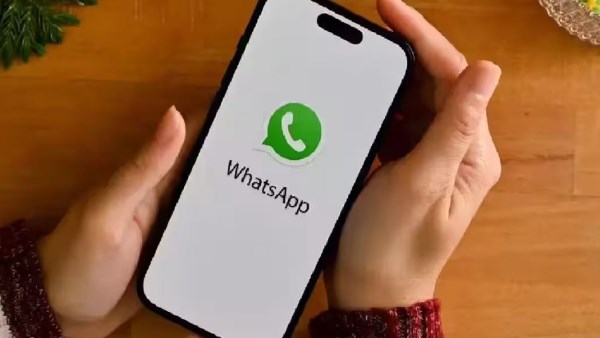 بنقرة بسيطة على آيفون.. ميزة سرية جديدة في واتساب تختصر وقت مشاهدة الحالات