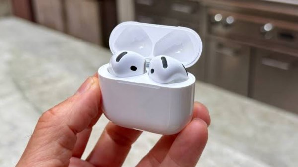 آبل تفتح باب حجز AirPods 5.. مزايا أقوى بنفس سعر الجيل السابق
