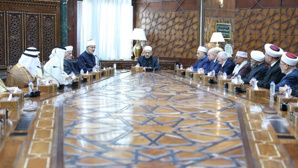 مفتي الجمهورية يزور شيخ الأزهر على رأس وفد من المشاركين بمؤتمر الـ11 للإفتاء