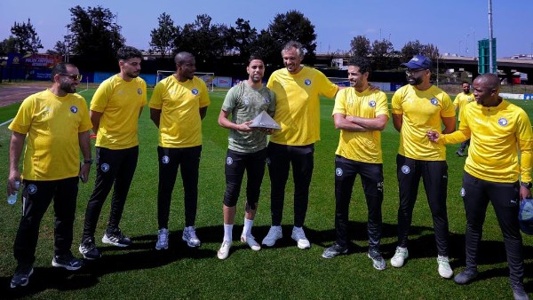 استعدادا لمواجهة جورماهيا.. فريق بيراميدز يصل إلى استاد نيايو بنيروبي