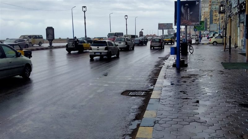 هطول أمطار على الإسكندرية والمحافظة تعلن حالة الطوارئ