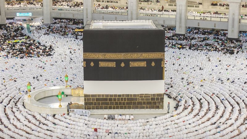 المؤسسات الدينية تنفض ضد محاولات استهداف الحرم المكي.. الأزهر: أمن الحرمين قضية تمس عقيدة الأمة الإسلامية بأسرها.. وزير الأوقاف يدعو لتغليب صوت الحكمة وضبط النفس.. وبيان قوي من المفتي
