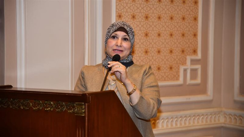 كوثر محمود تكرم ممرضًا أنقذ طفلًا أمام محطة أسوان