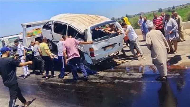 إصابة 7 أشخاص في انقلاب ميكروباص أعلى محور الضبعة الصحراوي