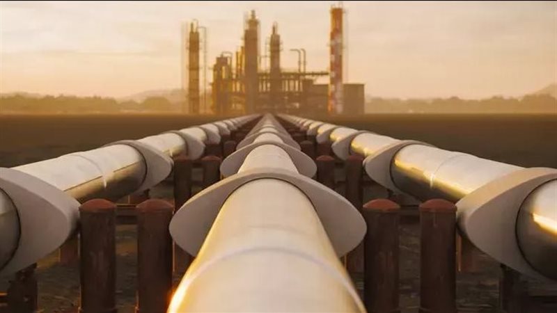 بلومبرج: السعودية تستأنف صادرات النفط عبر خط أنابيب “شرق – غرب”