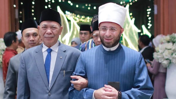 وزير الأوقاف ينعى العالم الجليل الشيخ محمد عزي بن محمد محسن