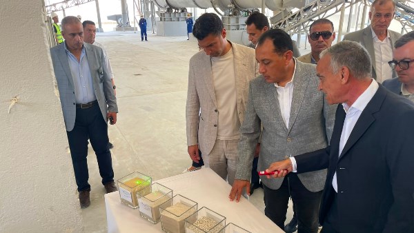 رئيس الوزراء يفتتح مصنع لإنتاج كربونات الكالسيوم بمنطقة السخنة الصناعية