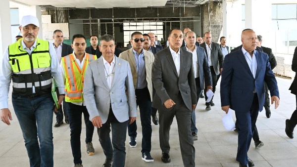 رئيس الوزراء يتفقد مشروع الخط الأول من شبكة القطار الكهربائي السريع