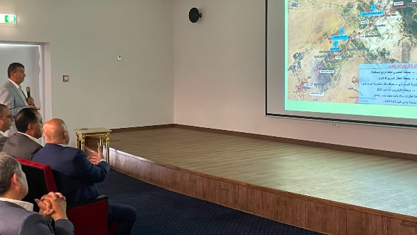 مدبولي يشهد عرضا حول مشروع مونوريل غرب النيل
