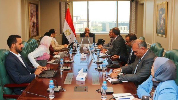 وزير الكهرباء يتابع وضع الأطر التنظيمية والضوابط الخاصة بتحرير سوق الكهرباء