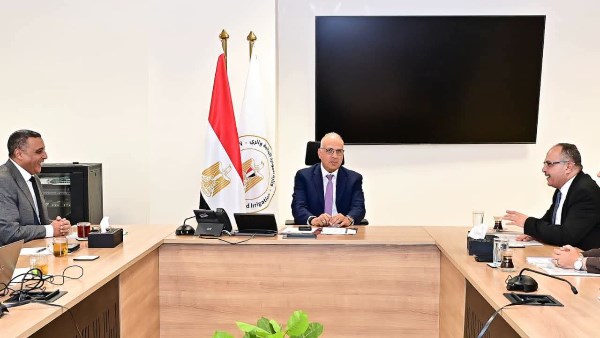 وزير الري يجتمع مع رئيس شركة المقاولون العرب لمتابعة موقف المشروعات المشتركة