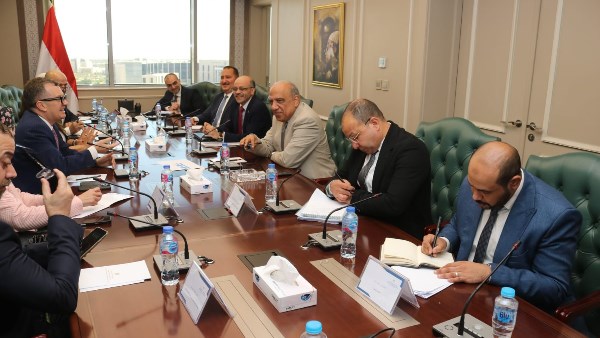 وزيرا الكهرباء والتخطيط يبحثان خطة العمل في مشروعات تحلية مياه البحر