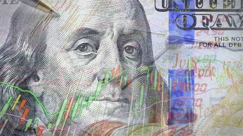 مؤشر الدولار يحلق عاليا ويتخطى الـ 100 نقطة عالميا