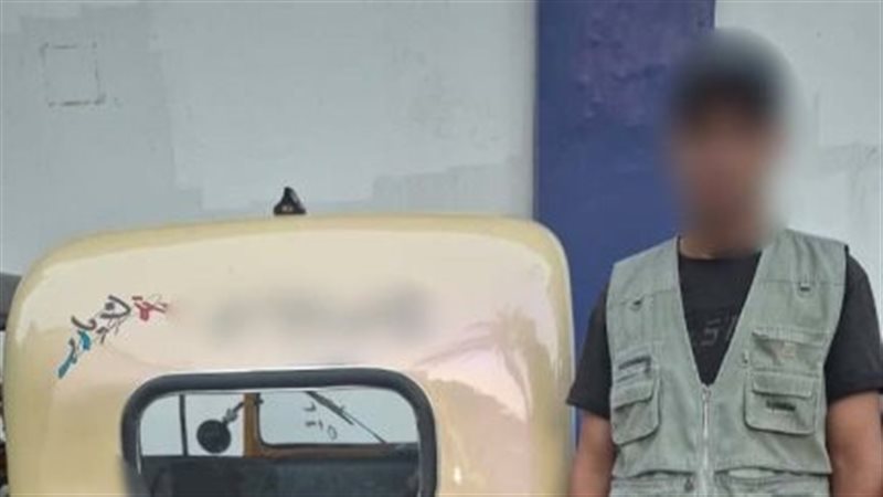 حركات استعراضية وإشارات خادشة للحياء، خلاف على أولوية المرور ينتهي بضبط قائد توك توك بالجيزة