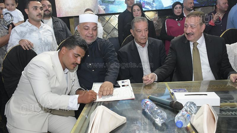 موقف أبوي في عقد القران، محافظ بورسعيد وكيل عروس يتيمة (صور)