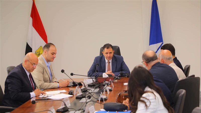 محافظ دمياط يبحث مع “القابضة للسياحة” سبل تعزيز التعاون والاستثمار التنموي