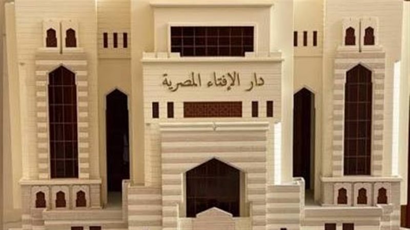 ما حكم قول “إن في الله عزاء من كل مصيبة” لمواساة أهل الميت؟