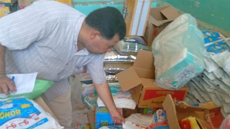 ضبط طن سكر مدعم و48 كرتونة مواد غذائية غير صالحة في حملات تموينية بالمنيا