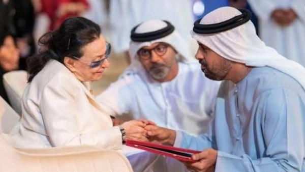 شخصية العام الثقافية.. الشيخ ذياب بن زايد يكرم نجاة الصغيرة في أبوظبي