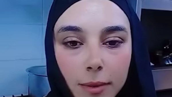 أم تستغيث بعد تعرض نجلها للتنمر بسبب عملها في الإمارات: ارحموني وارحموا ولادي