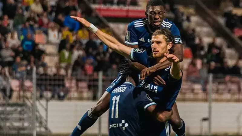باريس إف سي يتعادل مع ليون سلبيا في الدوري الفرنسي