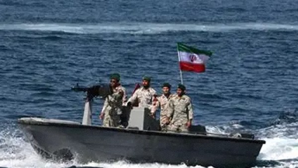 مقتل 6 من قوات بحرية الجيش الإيراني