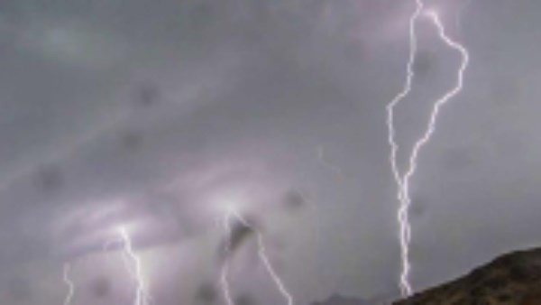 أمطار رعدية غزيرة على 6 مناطق بالسعودية