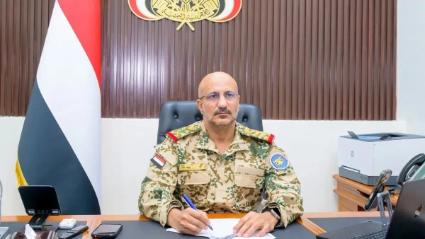 الرئاسي اليمني: تشكيل مركز قيادة بديل في مكان آمن لإعادة تجميع القوات بالساحل