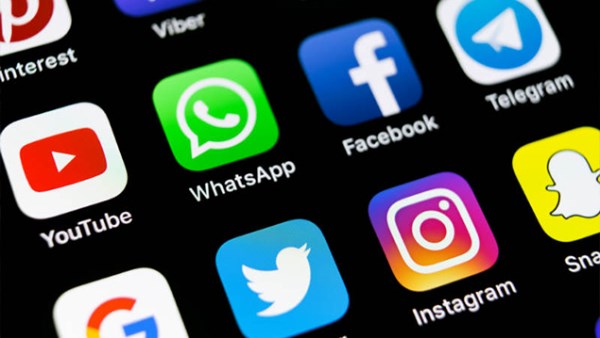 المفوضية الأوربية تقترح حظر استخدام وسائل التواصل على الأطـ.فال دون سن 13 عاما