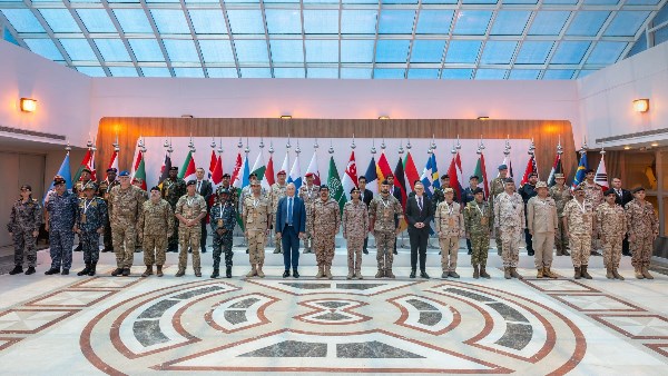قائد التحالف البحري: ردع أي تهديد لحرية الملاحة وتكامل دولي لحماية الممرات البحرية