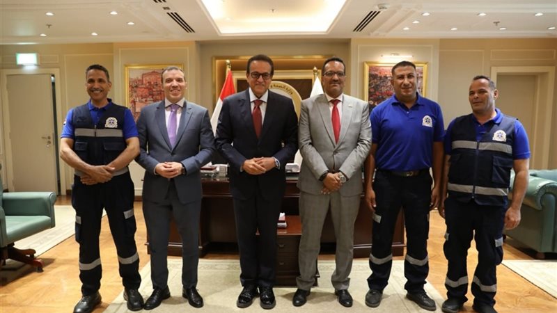 وزير الصحة يكرم فريقًا من رجال الإسعاف ويؤكد: خط الدفاع الأول لإنقاذ الأرواح