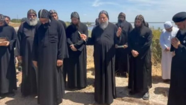 «بعد استكمال الموافقات».. نقل جثمان الأنبا يوحنا إلى دير السيدة العذراء والأنبا موسى بتكساس لدفنه