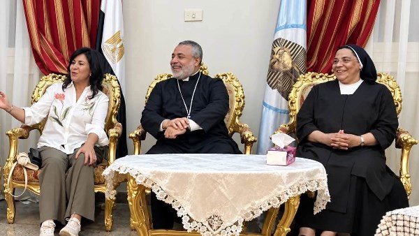 الأنبا عمانوئيل يستقبل الوزيرة نبيلة مكرم لتعزيز التعاون في خدمة أبناء الوطن ودعم الأسر الأولى بالرعاية
