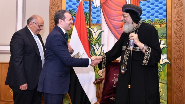 قداسة البابا تواضروس يستقبل رئيس هيئة الإسعاف | صور