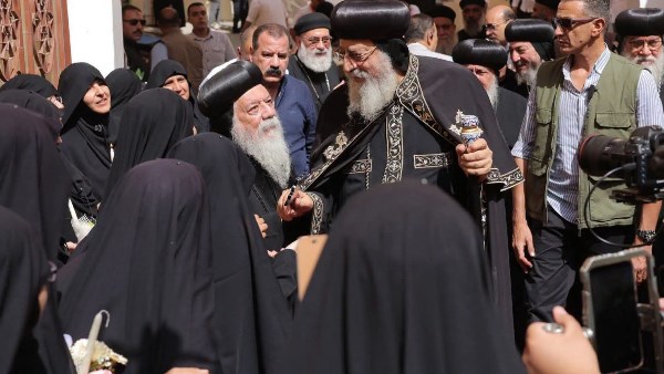 معايشة رهبانية.. البابا تواضروس يعد راهبات دير البتول بالسفر إلى روسيا