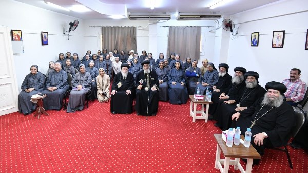 البابا تواضروس للمكرسات بملوي: الخدمة تحتاج إلى حياة روحية قوية