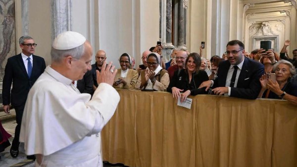 البابا لاون يدعو إيبارشية روما إلى التقييم الرعوي: افعلوا أقلّ ولكن بصورة أفضل