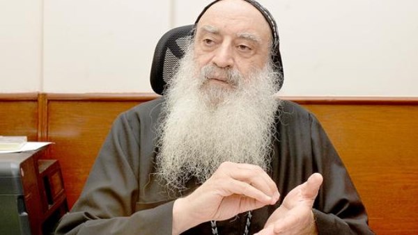 بعد 19سنة زواج.. سيدة تشكو للأنبا بولا رفض زوجها الإنفاق عليها بسبب مرضها
