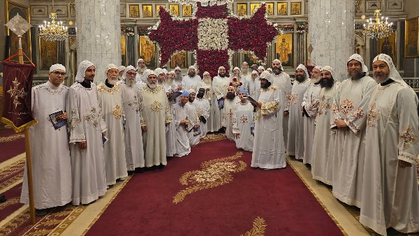 في عيد الصليب.. أجواء روحية مميزة بدير المحرق بحضور الأنبا بيجول والرهبان