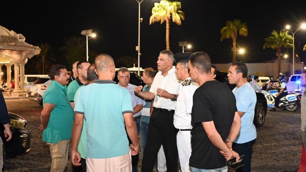 «تاكسي شرم» على أعتاب عصر جديد.. محافظ جنوب سيناء يعلن تشغيل «التاكسي الذكي» خلال شهر وتنظيم حيازة الرخص.. صور