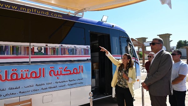 محافظ جنوب سيناء يوجه بسرعة تجهيز مكتبات مصر العامة بشرم الشيخ.. “المتنقلة” تصل بالكتاب إلى التجمعات البدوية والمناطق البعيدة