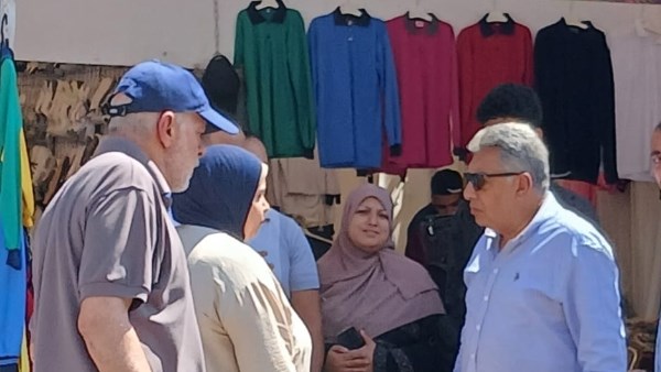 يشمل كل المستلزمات.. محافظ الدقهلية يتفقد معرض أهلاً مدارس في المنصورة